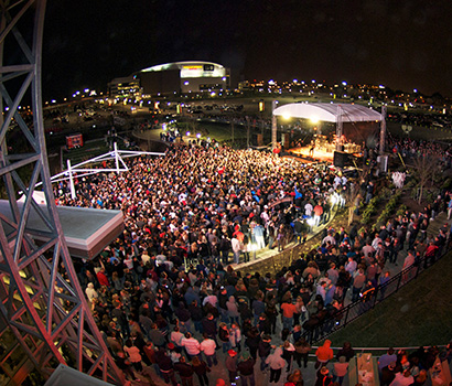 XL_Exterior_Concert_Night_410x350