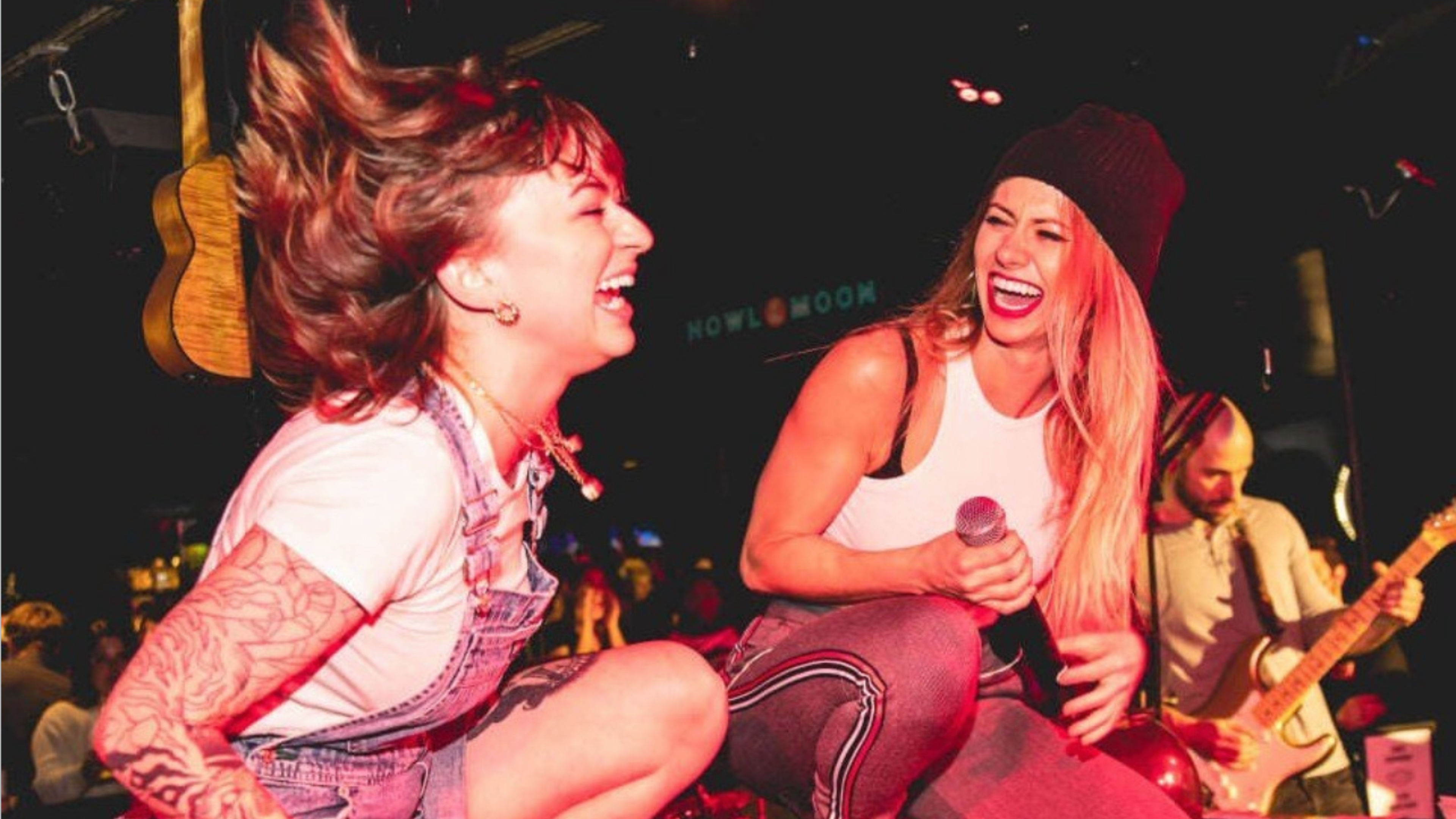 An image of two performers at Howl at the Moon 90's night.