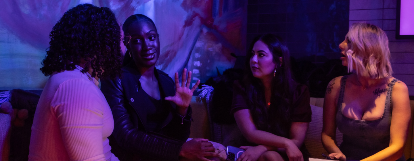 Besos Las Chicas Hero