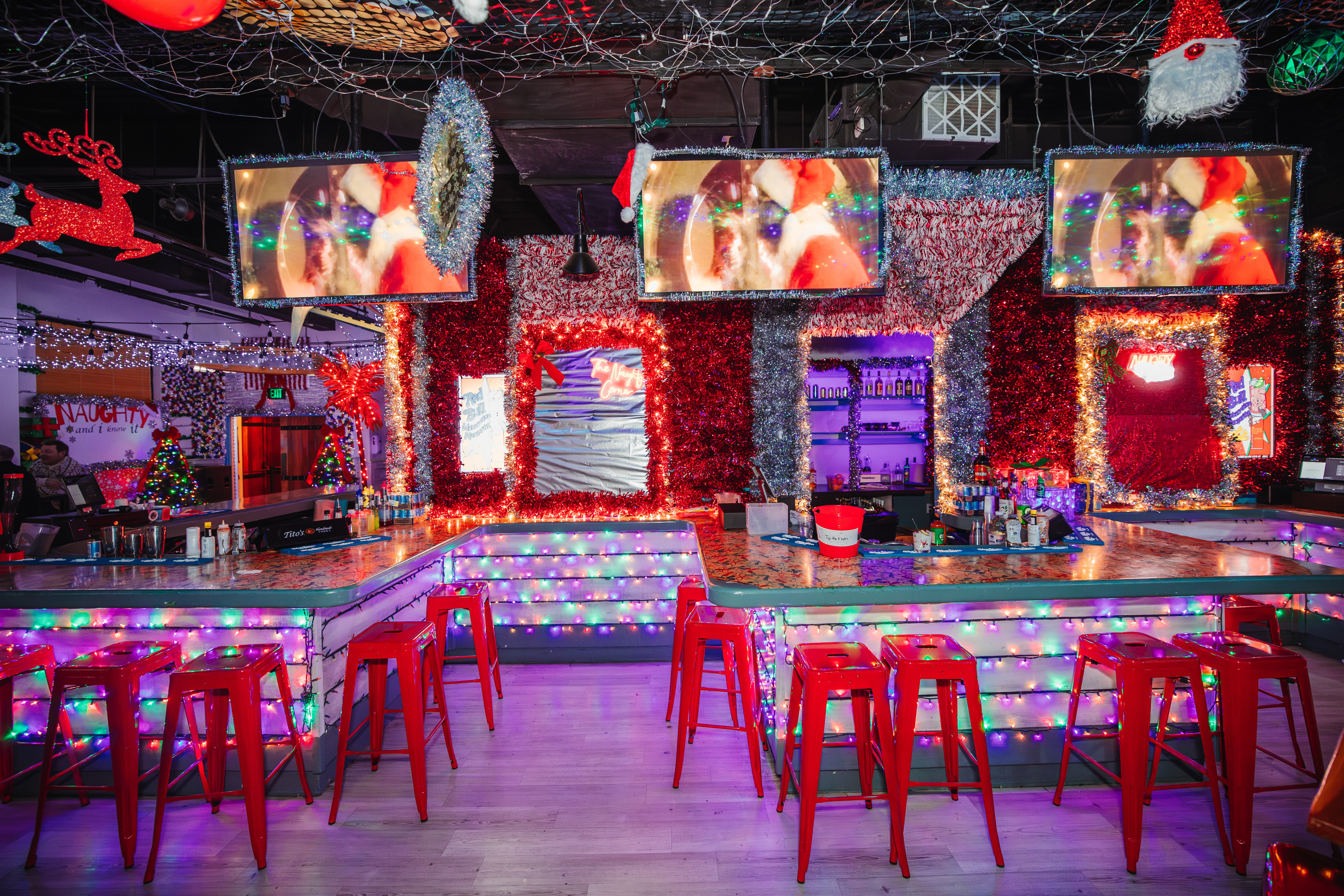 Tinsel Tavern Holiday Pop-Up Bar at Kansas City Live!