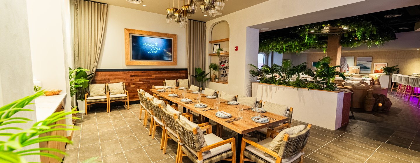 Live! at the Pointe Orlando, Palm Tree Club dining area.