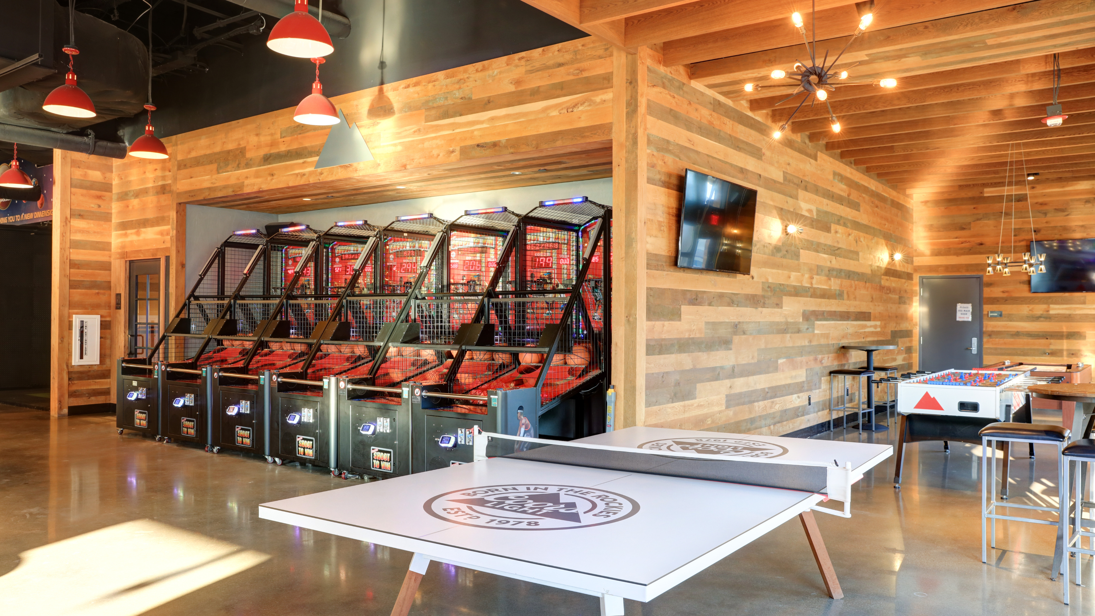 SPORTS & SOCIAL -  Key Ft