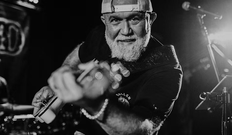 Performer Allen Smith