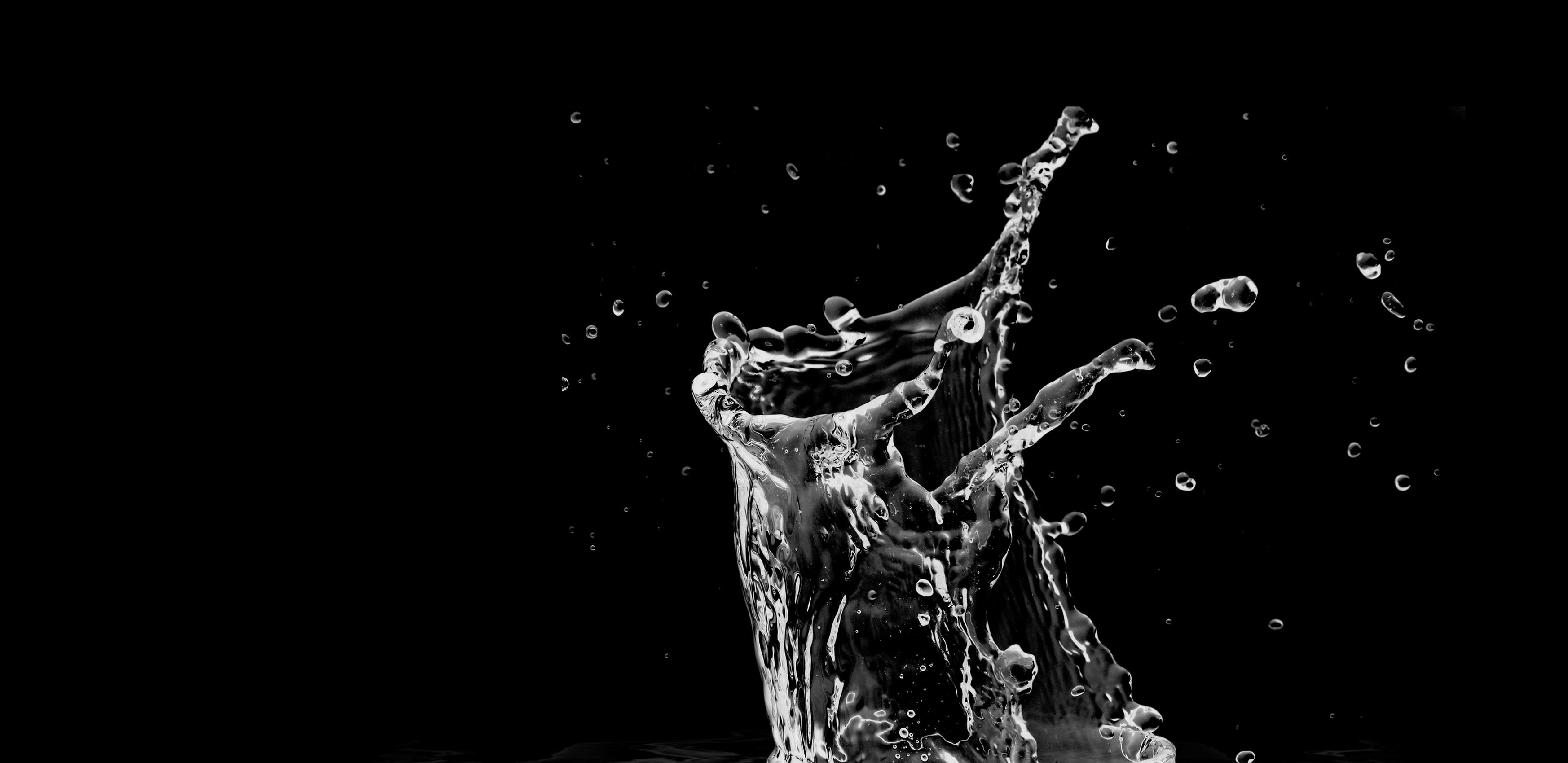 A splash of water with droplets surrounding the splash