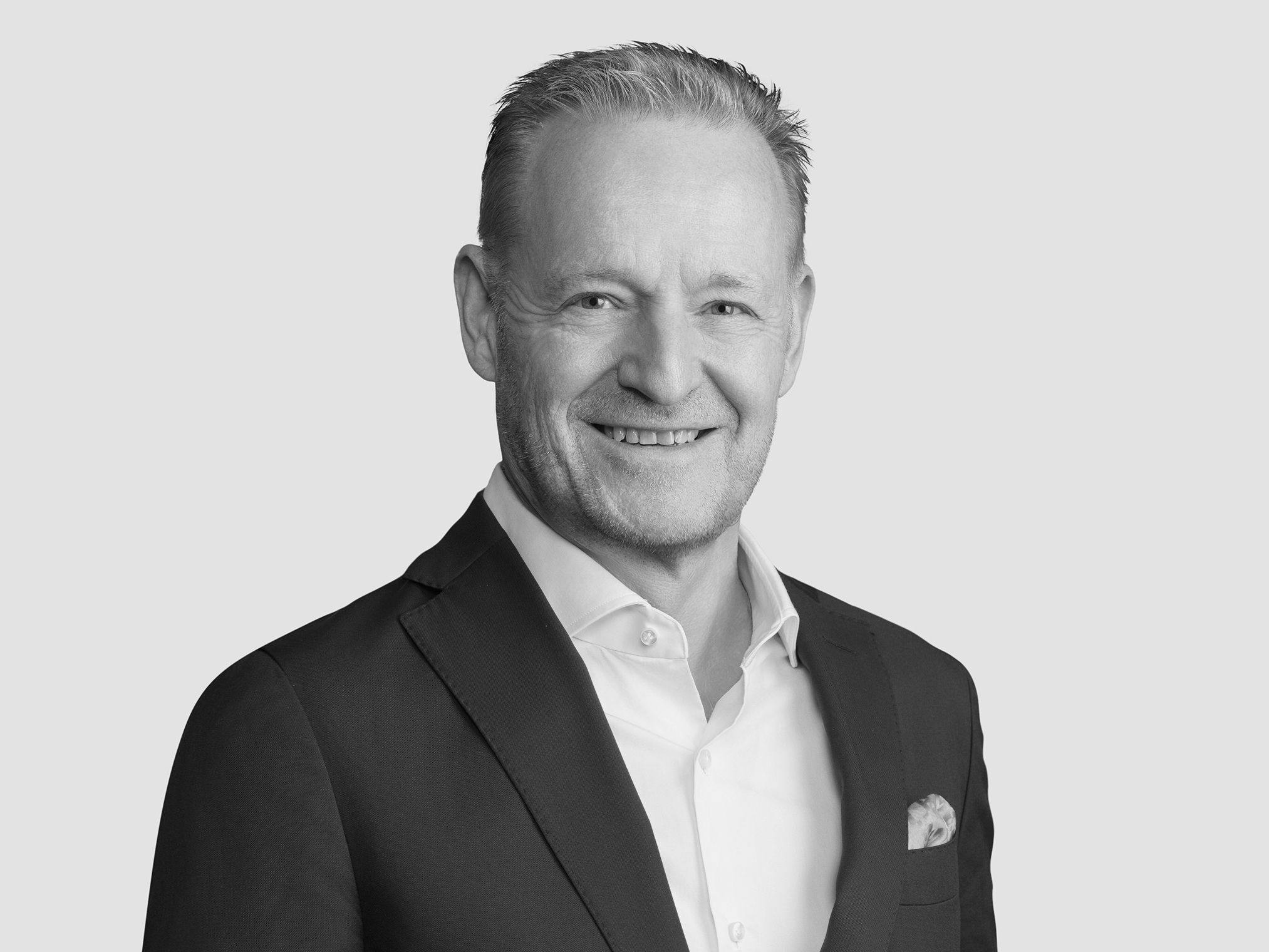 Dr Thomas König