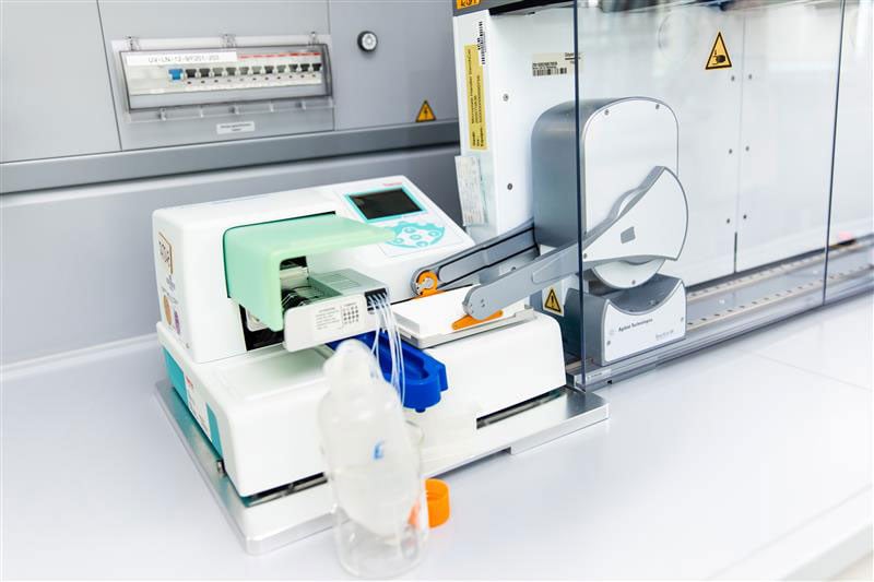 Laboratory automation system with a pipetting device and reagent bottles