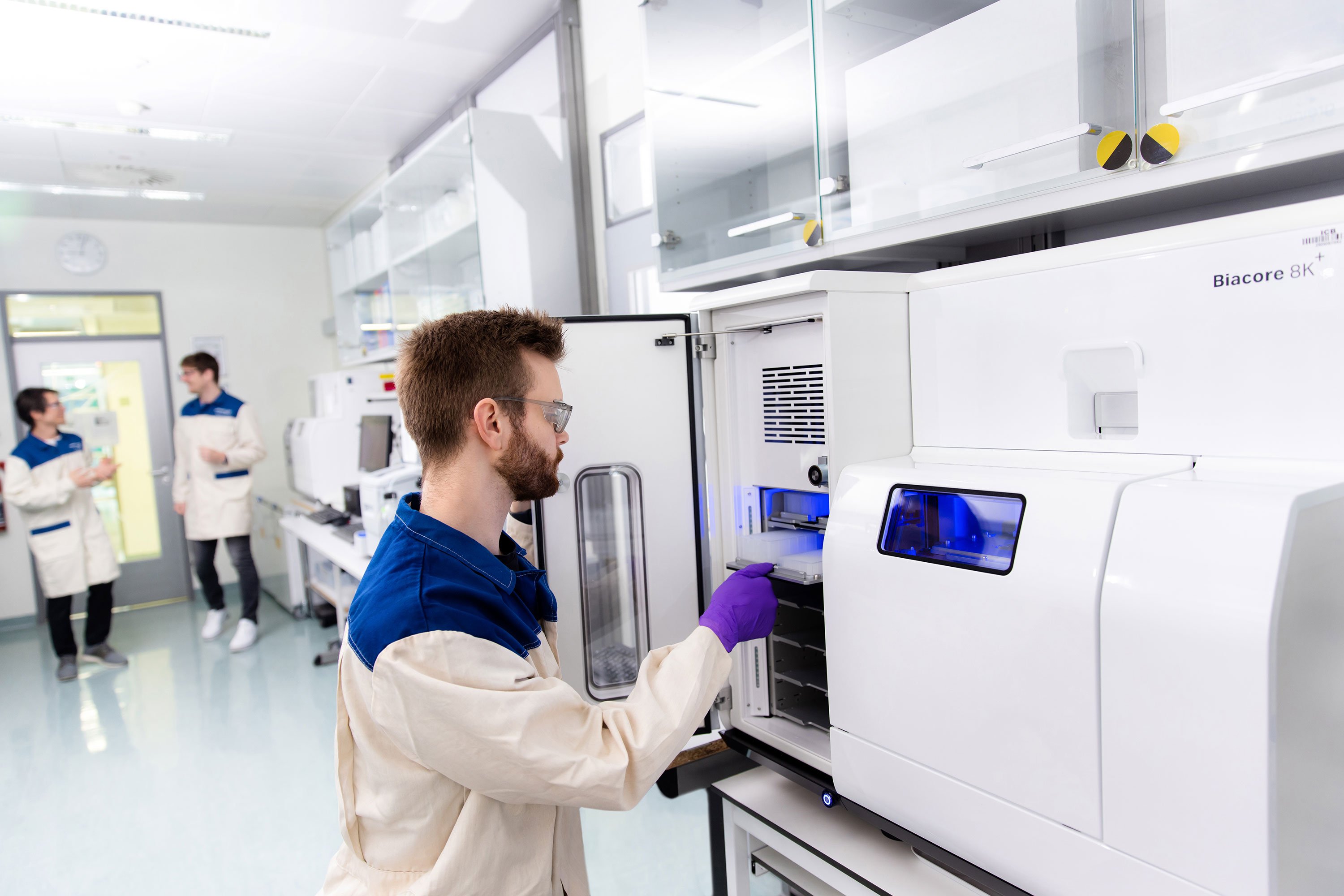 Placing samples into the instrument for SPR analysis