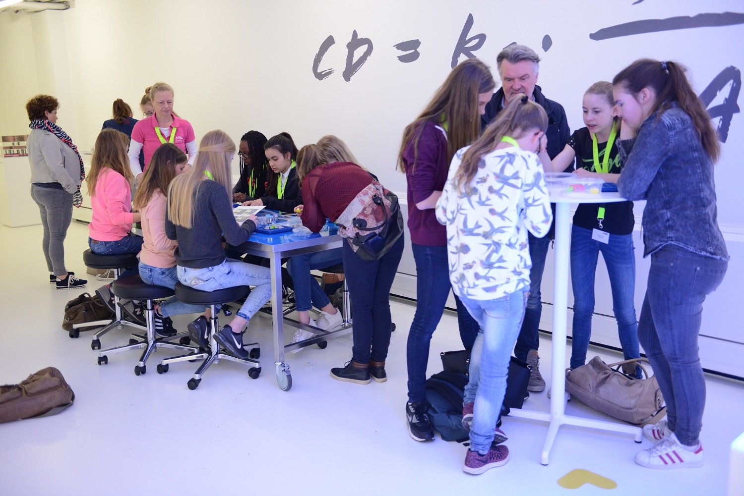 Young people visit ASML in Veldhoven’s experience center as part of STEM promotion