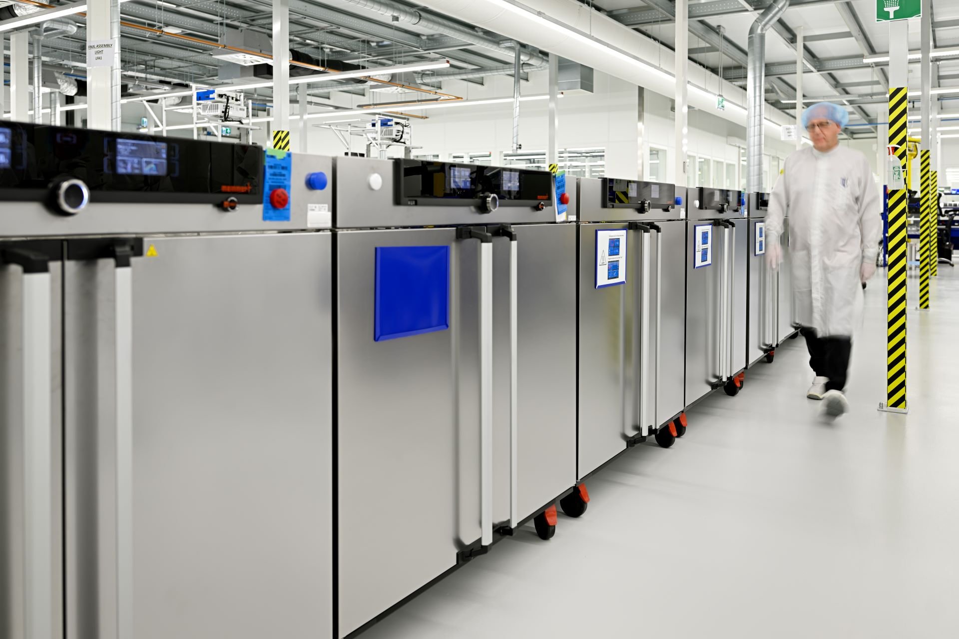 Equipment units in a cleanroom Equipment units in a cleanroom
