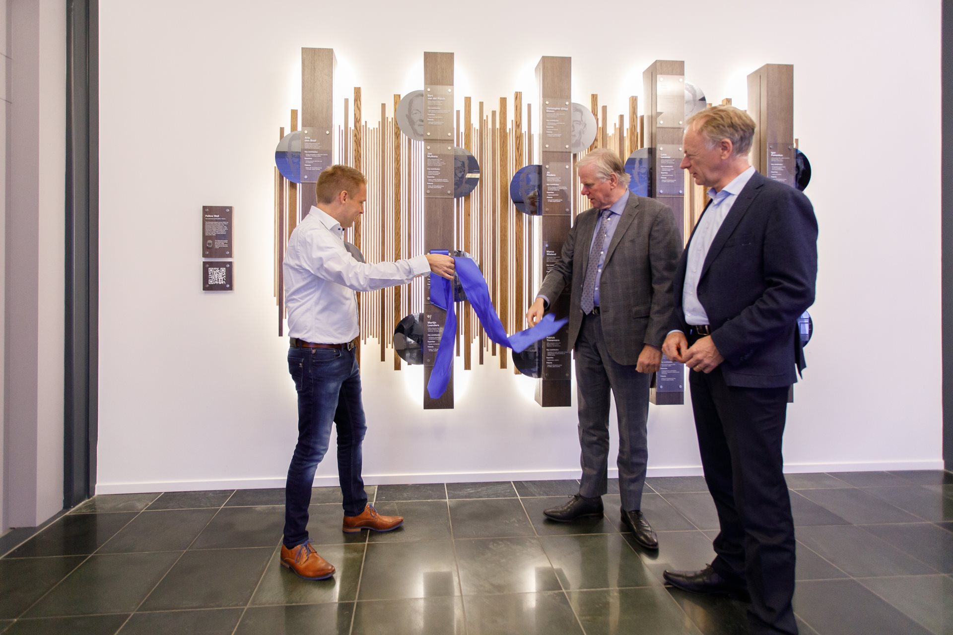 CTO and President Martin van der Brink, Vice President Jos Benschop and Simon unveil his plaque on the ASML Fellow wall.