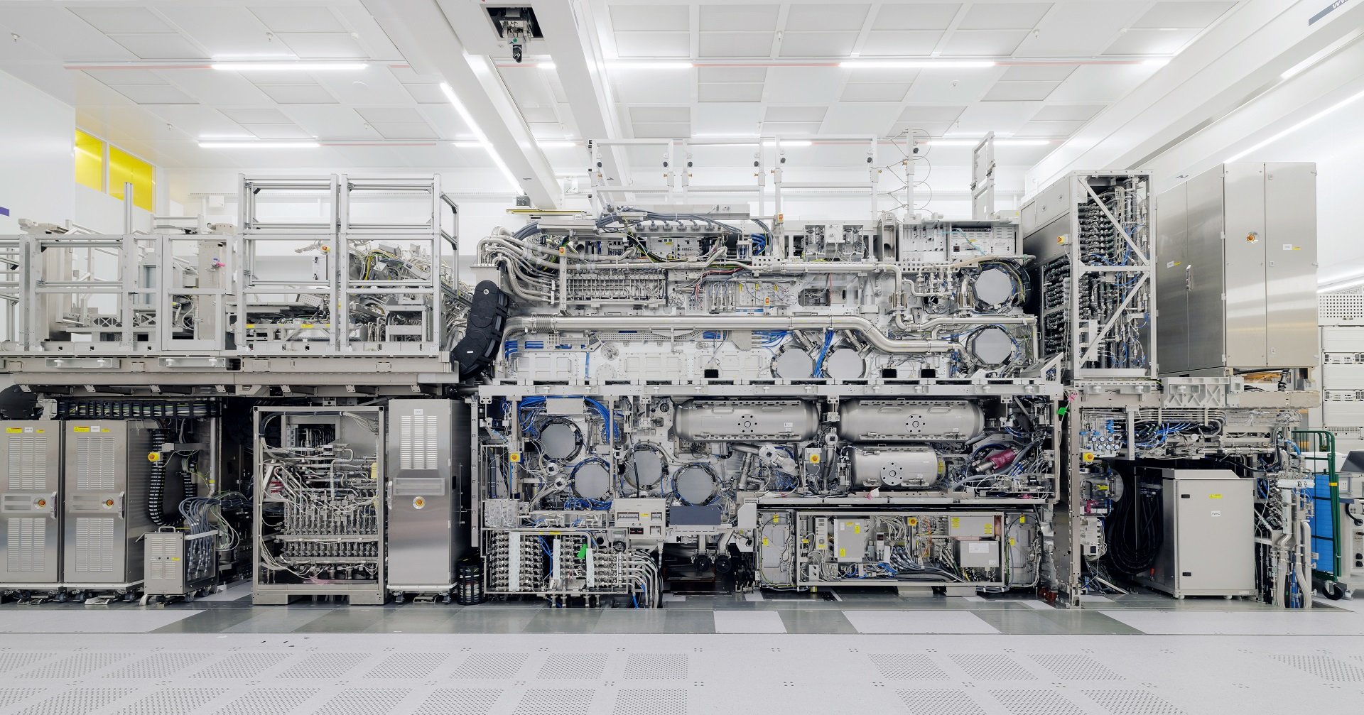 An open, fully assembled TWINSCAN EXE:5000