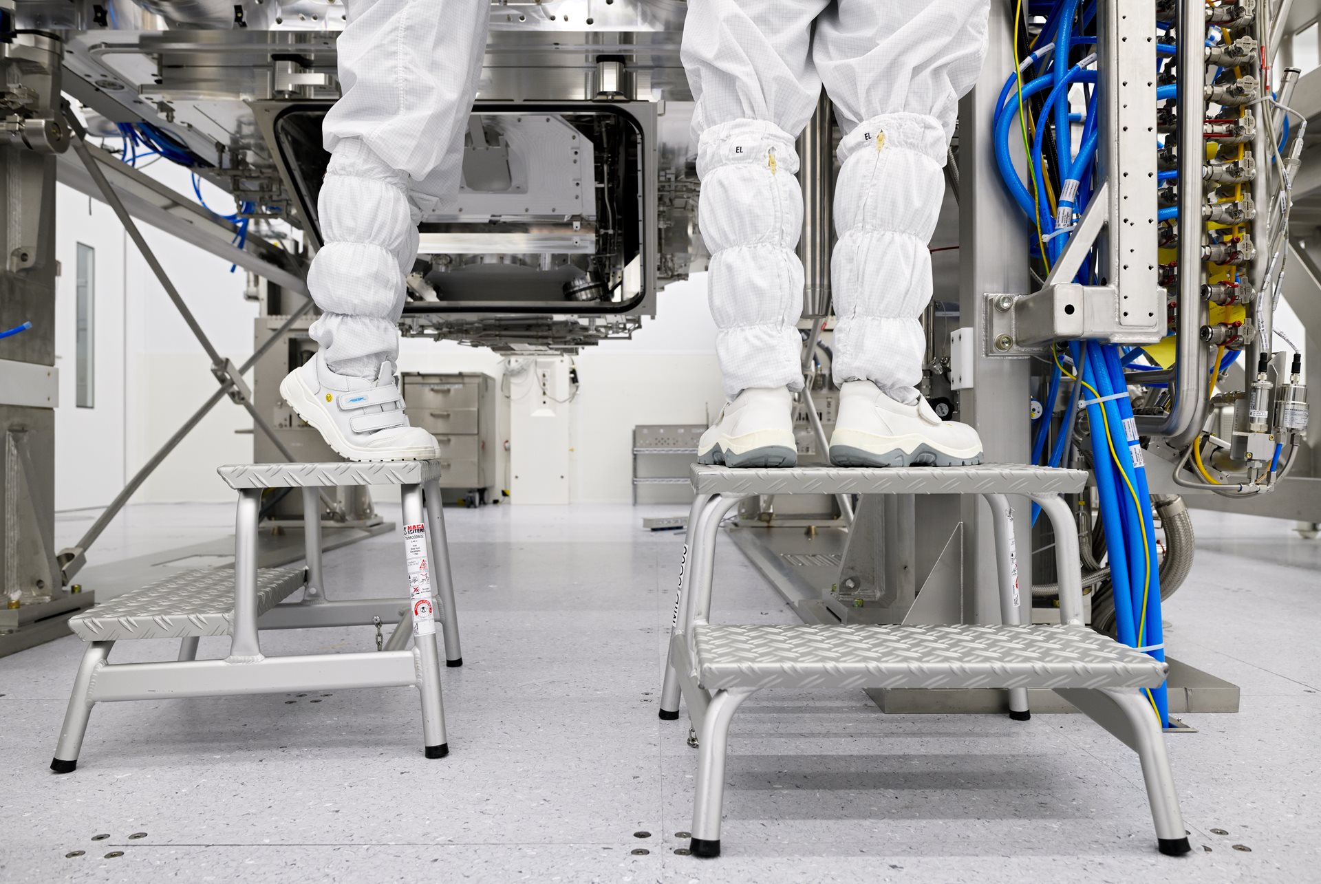 47003-cleanroom-assembly