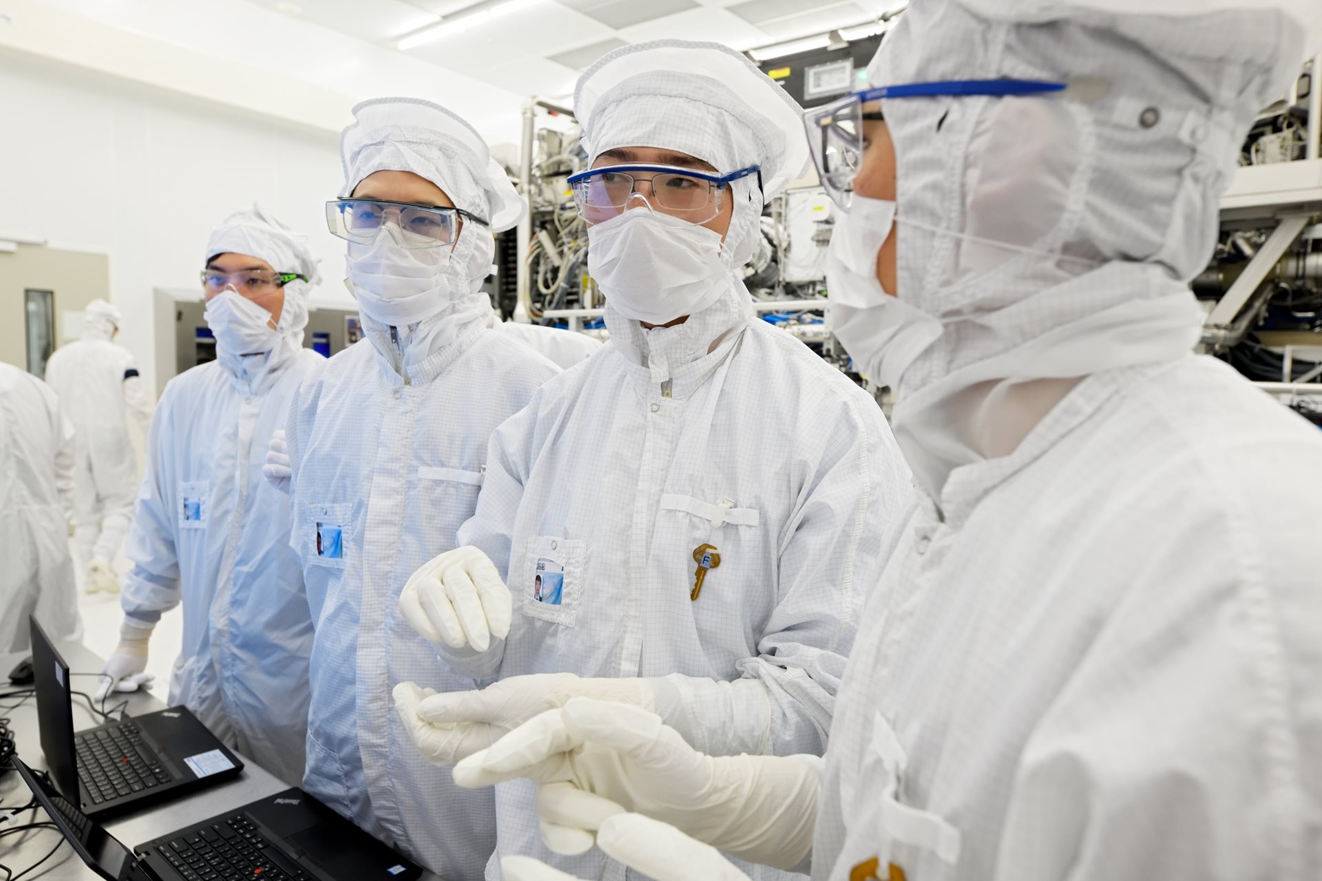 47046-cleanroom-euv-wafer-stage-training-2019-taiwan