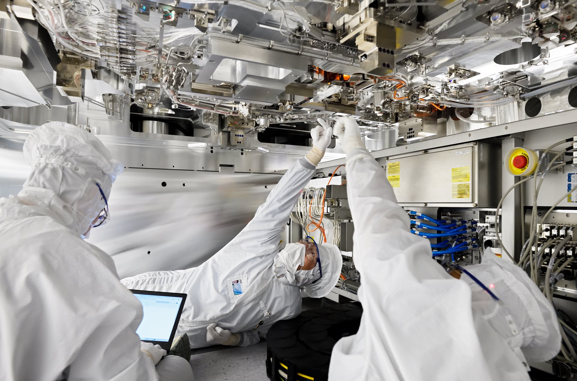47050-cleanroom-euv-wafer-stage-training