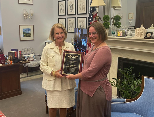 Senator Shelley Moore Capito (R-W.Va.) receives ADLM’s Outstanding Legislator Award for the 119th Congress from Dr. Danyel Tacker, a member of ADLM’s Policy and External Affairs Core Committee.