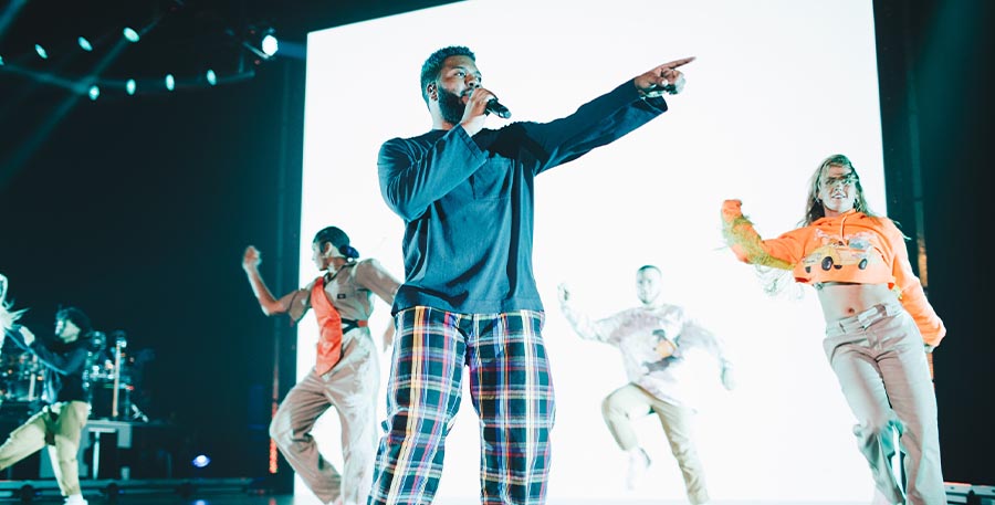Photo of Khalid on stage with backup dancers