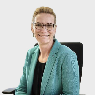 Janine 320px