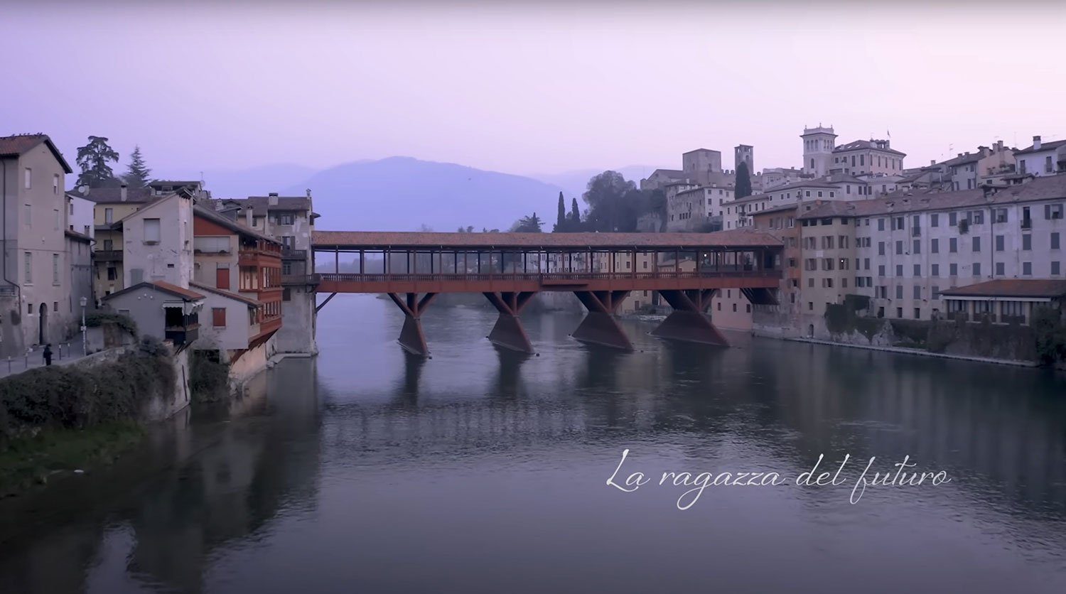 La ragazza del futuro: 