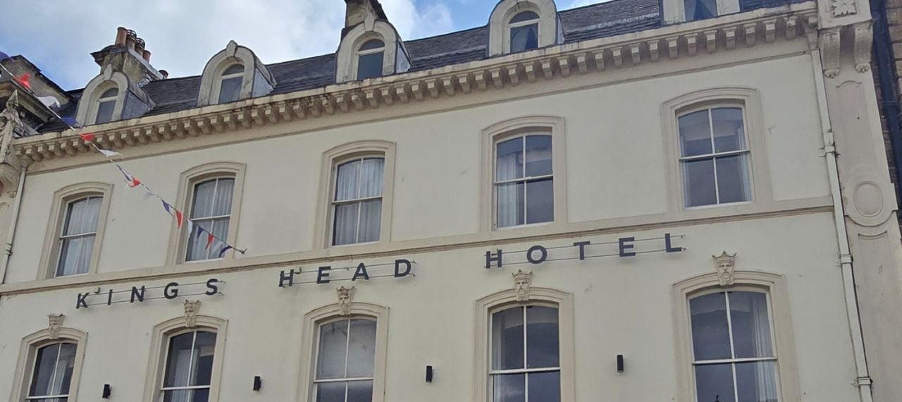 Kings Head Hotel Cotswold Inn Cirencester - MAXXflo EVO Andrews Water Heaters Customer Service Case Study