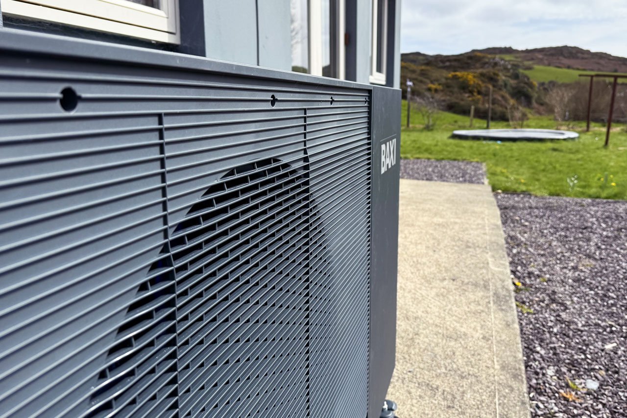 baxi-heat-pump-hp60-garden-thumb