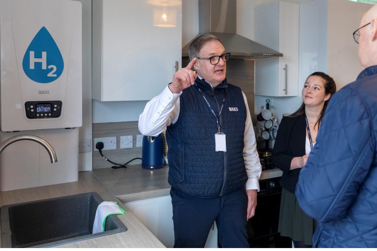 tommy-mcguigan-and-1st-minister-john-swinney