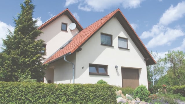 Einfamilienhaus, das sichere Wärme auch im Winter benötigt