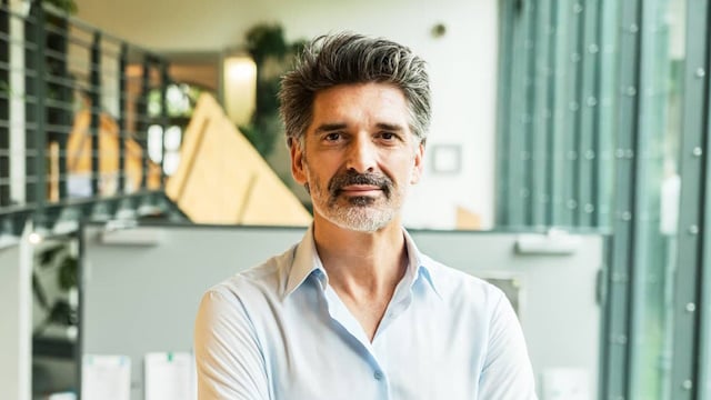 Fachmann kümmert sich um Architektur und Planung