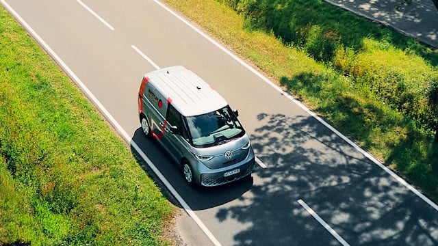 Auto der BRÖTJE Heizung Kundendienst GmbH auf einer Straße