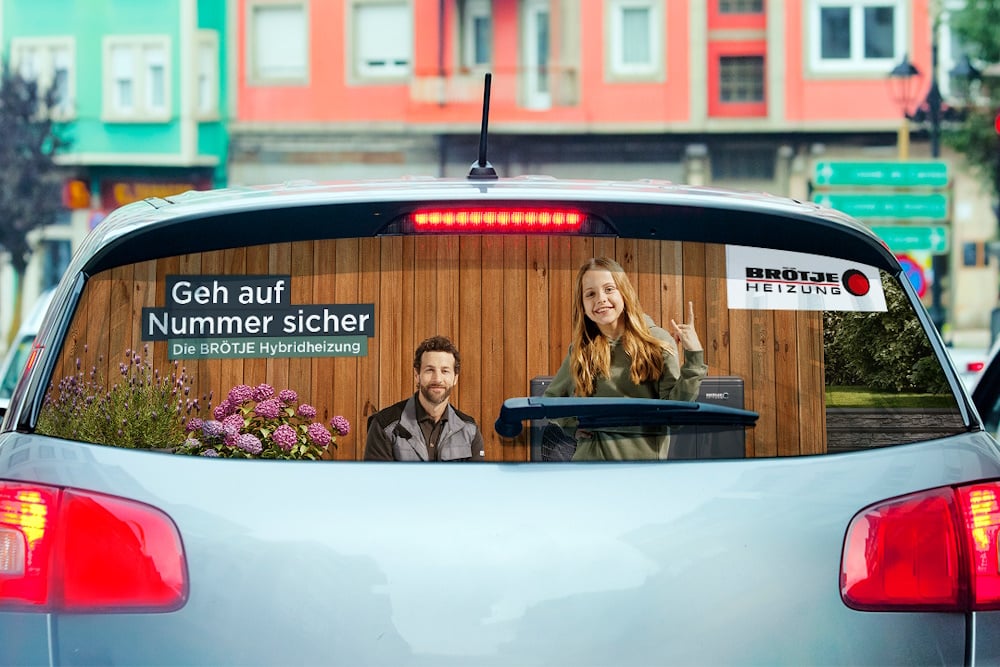 Beispiel einer Fahrzeugbeschriftung aus dem BRÖTJE Marketingkatalog