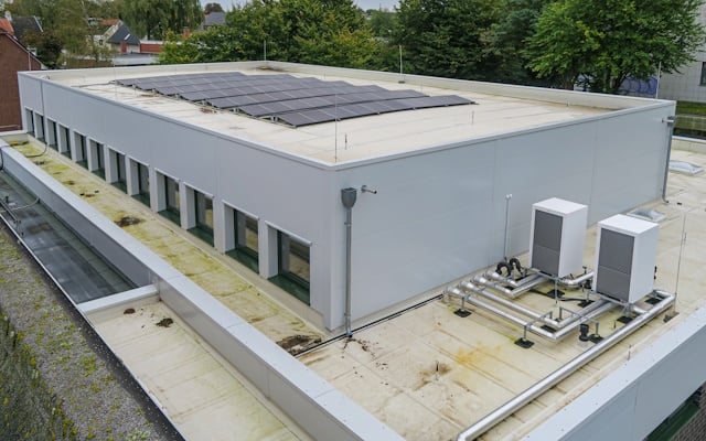 Halle des VfL Oldenburg mit Solarmodulen