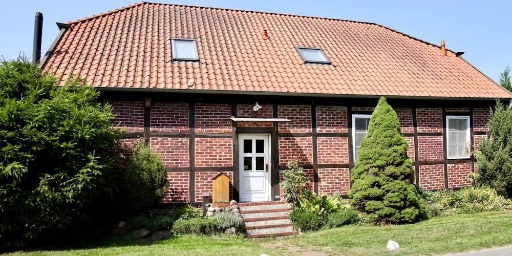 Außenansichten der 1992 zum Wohnhaus umgebauten Feldscheune von 1907