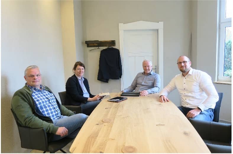 Andreas Tapken (Heizungsbauer), Silke von Waaden (Architektin), Klaus Tapken (Eigentümer, Schornsteinfegermeister und Energieberater) mit Daniel Norder, dem Key-Account-Manager von BRÖTJE