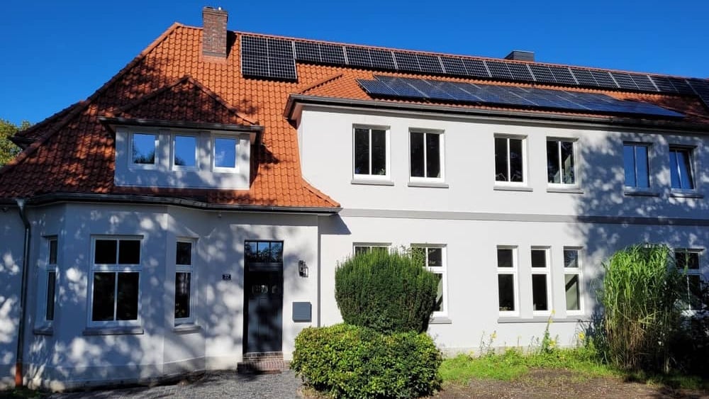Das Schulgebäude stand nach einer energetischen Sanierung