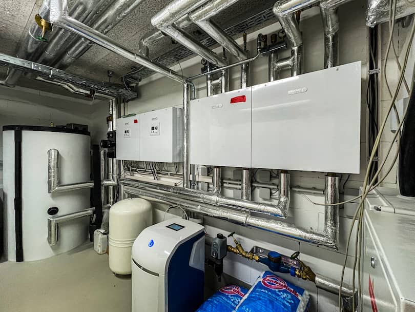 BRÖTJE Referenz: Mit Wärmepumpenkaskade zum energieeffizienten Mehrfamilienhaus