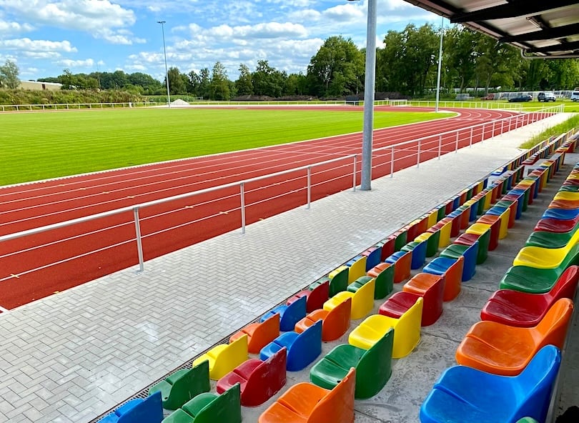 Die praktische Tribünenanordnung im Sportpark Langendamm