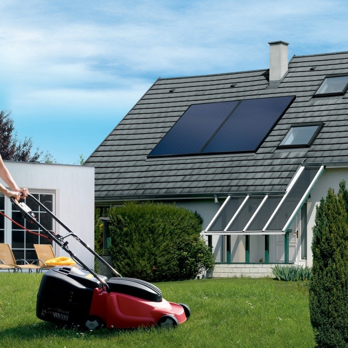 photo-d-ambiance-systeme-solaire-cesi-inisol-uno-panneau-solaire-db-200h (1)