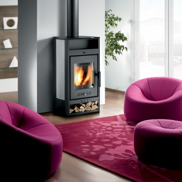 photo-d-ambiance-poele-a-bois-tilia-tole-gris-noir