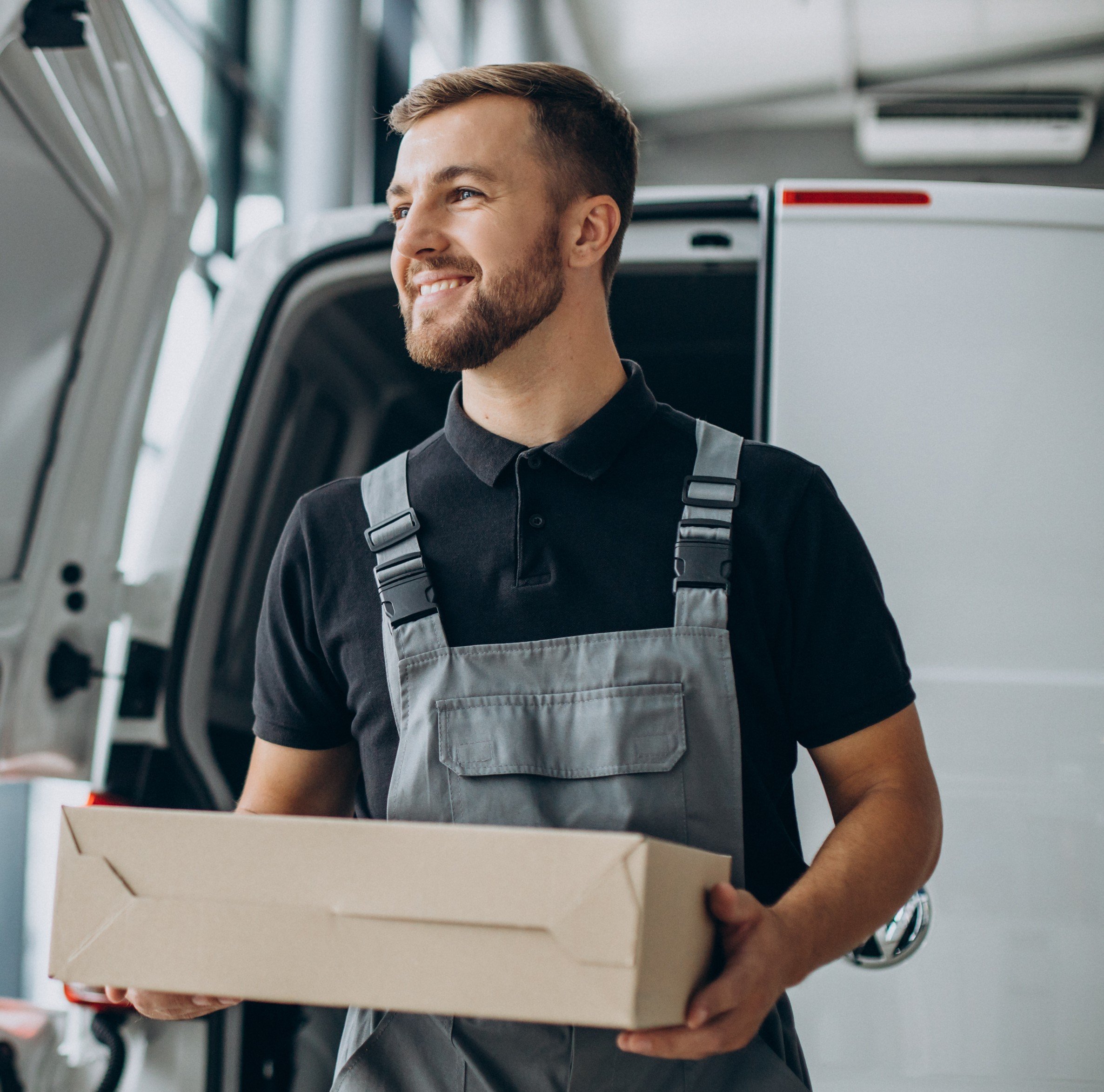 courier-with-delivery-cardboard-box-by-car3