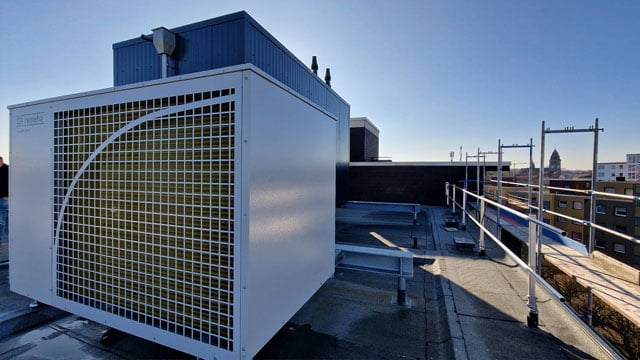Wärmepumpe Remeha E-HP AW auf Dach