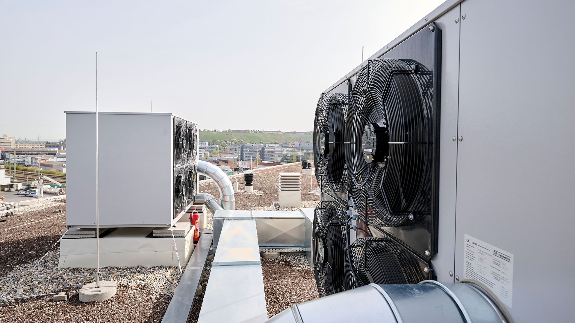 Wärmepumpe auf dem Dach des -Boardinghauses Stuttgart - Referenz Remeha