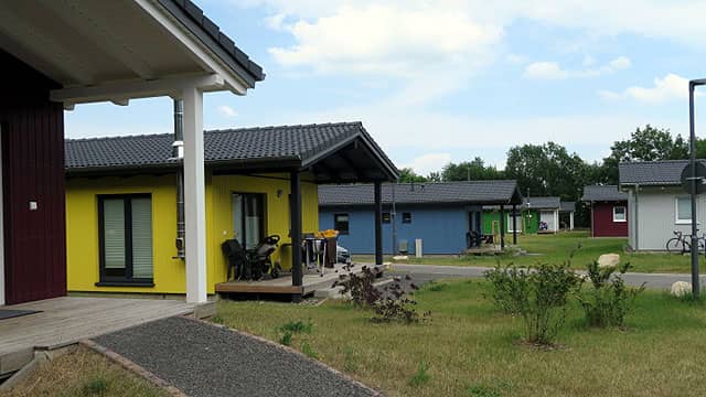 Mehrere Ferienhäuser im Ferienhausdorf Thale - Remeha Referenz.