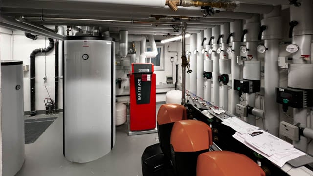 Pflegezentrum St. Georg in Steinheim am Albuch, Technikraum mit Remeha Heiztechnik