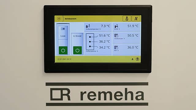 Display Remeha Brennstoffzellenheizung eLecta - Referenz Doppelhaus Remeha