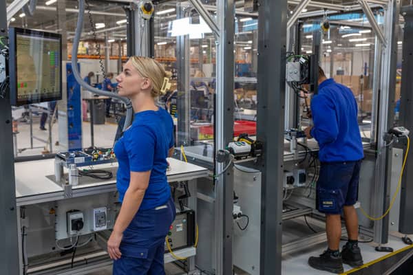 Produktion der Split-Wärmepumpe Elga Ace bei Remeha in Apeldoorn, Niederlande