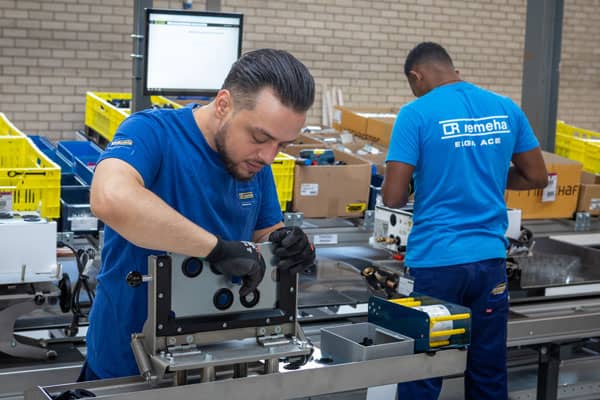 Produktion der Split-Wärmepumpe Elga Ace bei Remeha in Apeldoorn, Niederlande