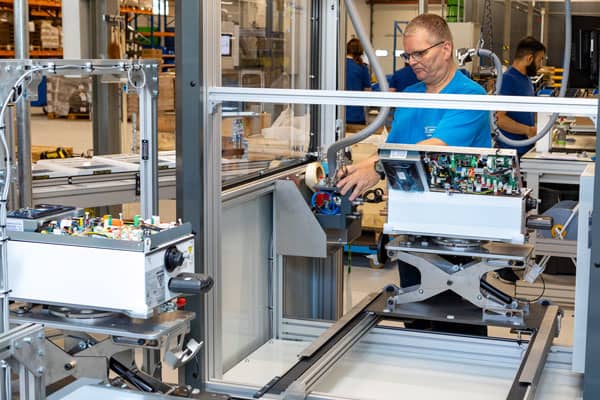 Produktion der Split-Wärmepumpe Elga Ace bei Remeha in Apeldoorn, Niederlande