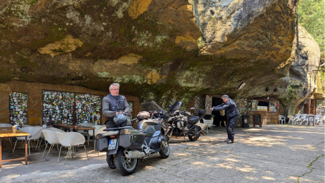 Mann mit Motorrad