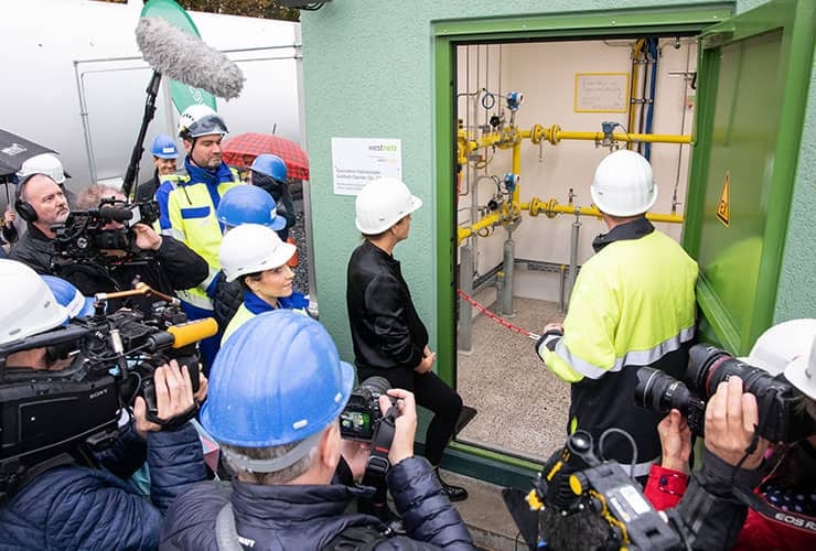 Pressetermin Wasserstoffprojekt Holzwickede vor Heizungsraum