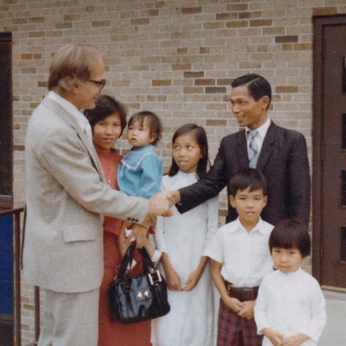 BELMKT-41213 GRAPHICS Pay It Forward Story  Kasey Kier_500x500_3