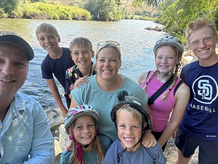 Jess-Kessel_family group picture